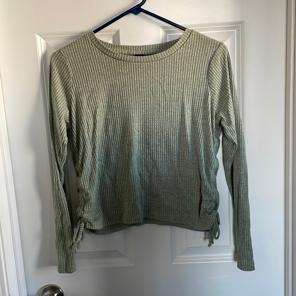 Art Class Green long sleeve t-shirt cinched sides.